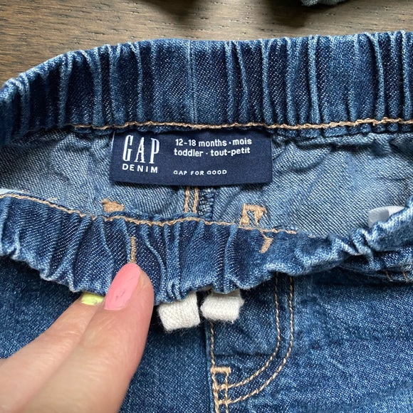 Gap girls jean shorts 12-18 EUC - Picture 2 of 4